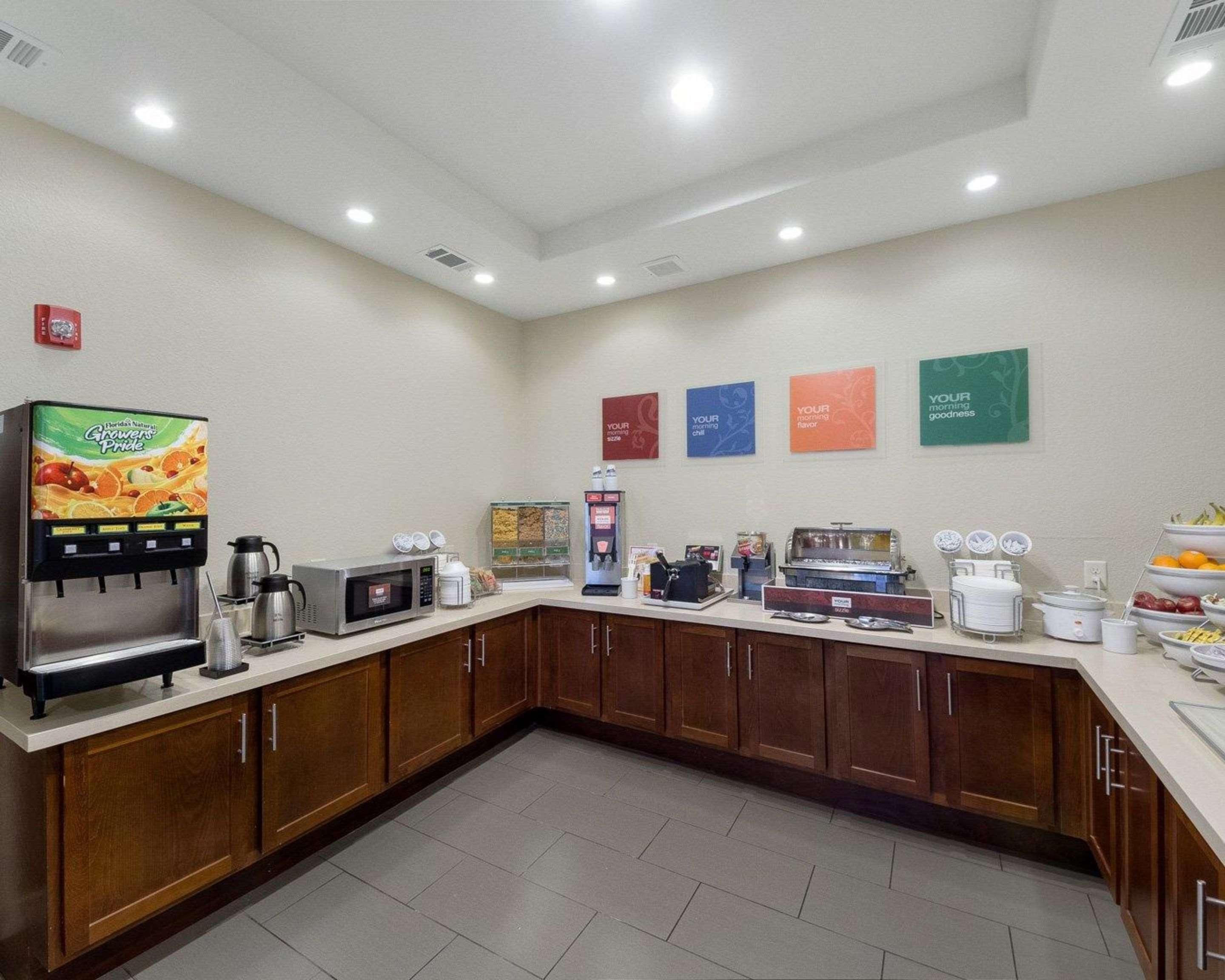 Comfort Inn & Suites Victoria North Esterno foto